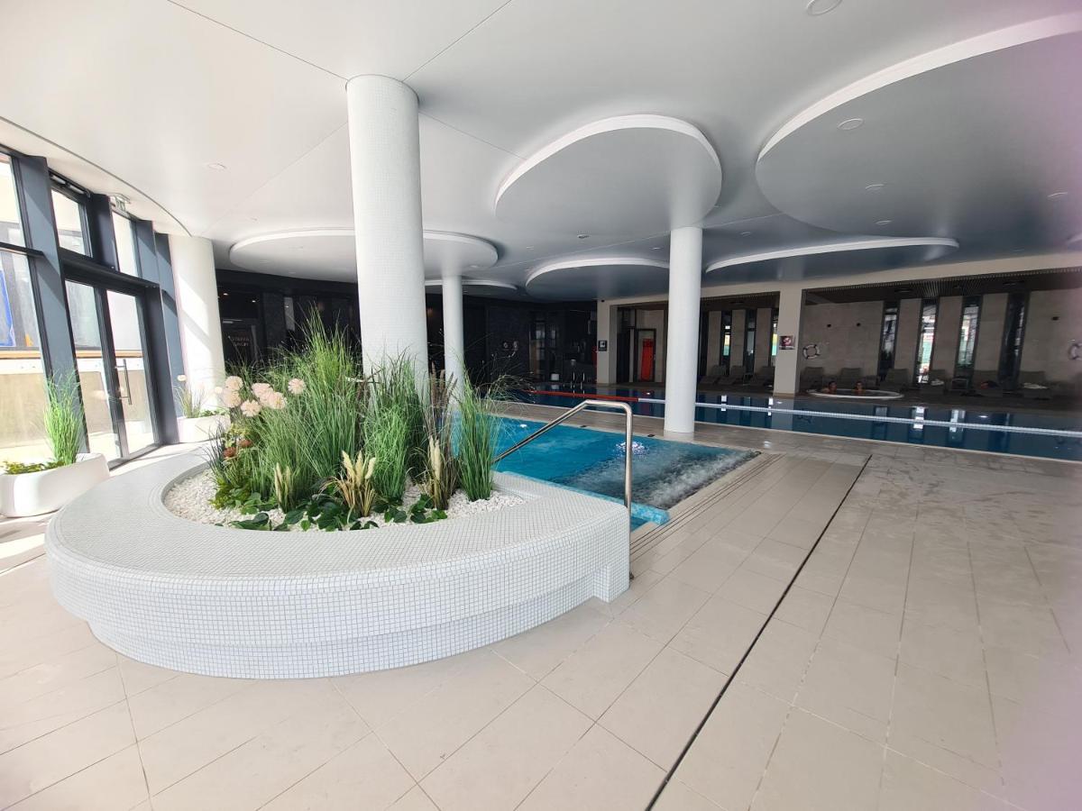 Polanki Aqua Apartamenty Nielimitowany Dostep Do Basenow Parking Free Kolobrzeg Exterior photo